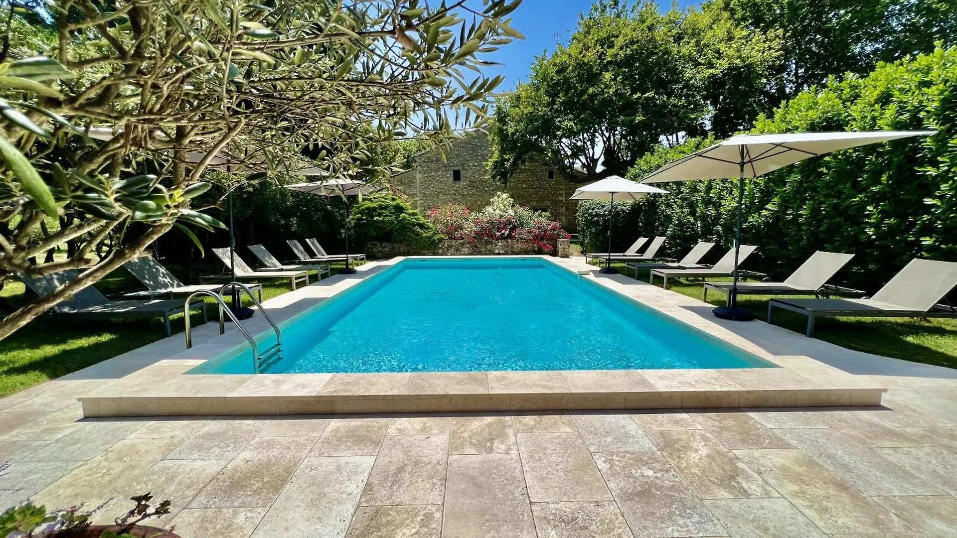 Mas Chateau Blanc Avignon 2*,  France