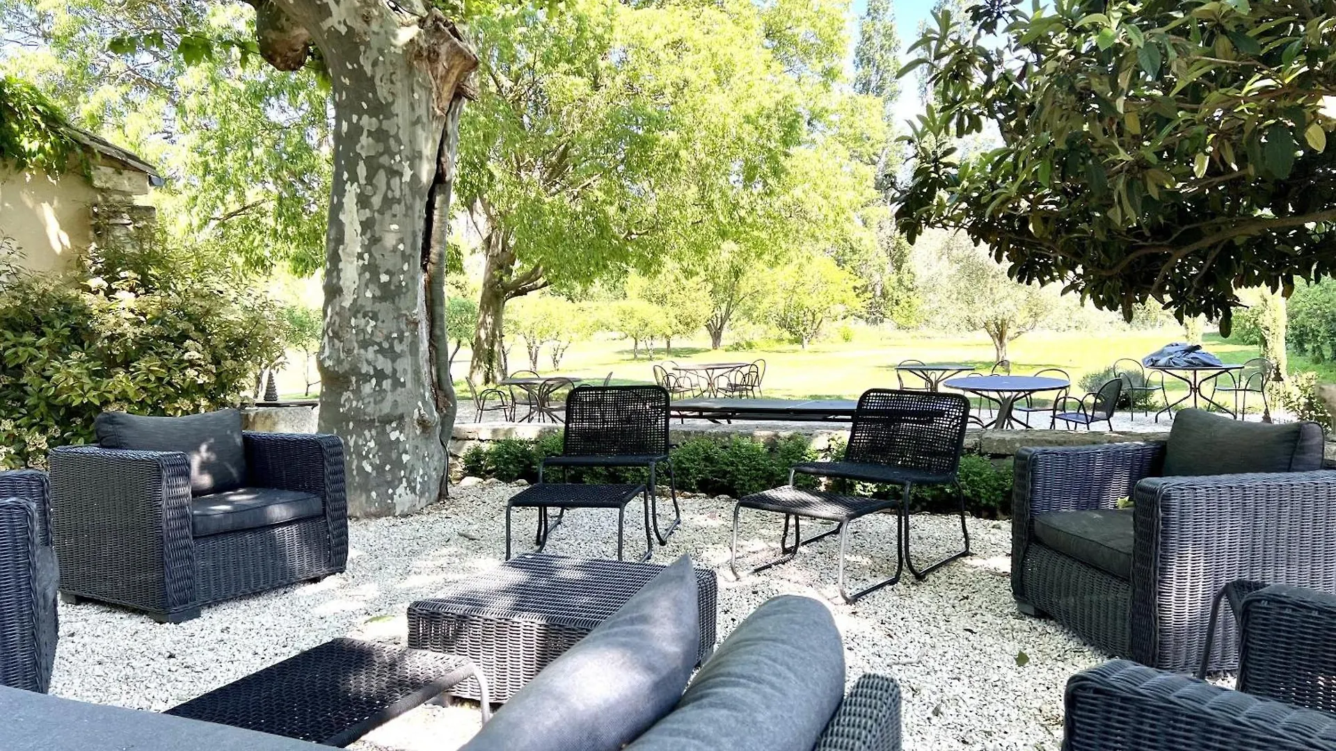 Mas Chateau Blanc Avignon Bed & Breakfast