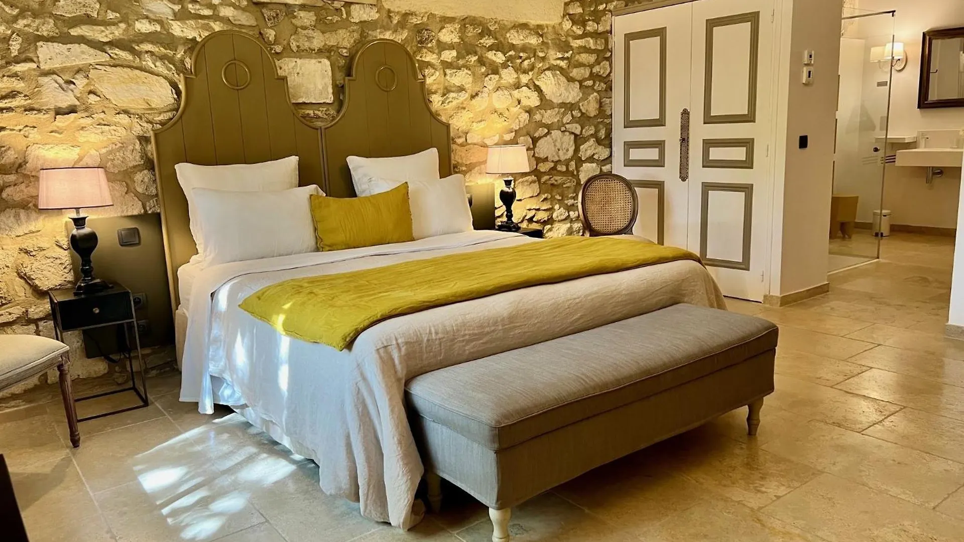 Mas Chateau Blanc Avignon 2*,  France