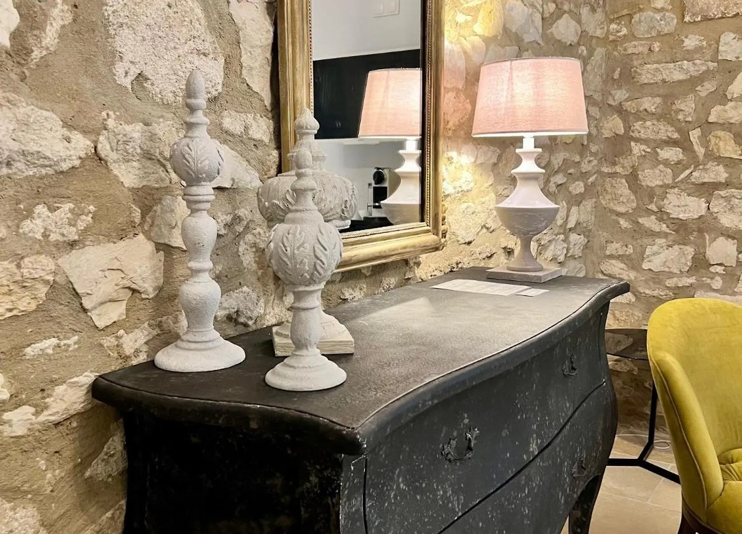 Mas Chateau Blanc Avignon Bed & Breakfast