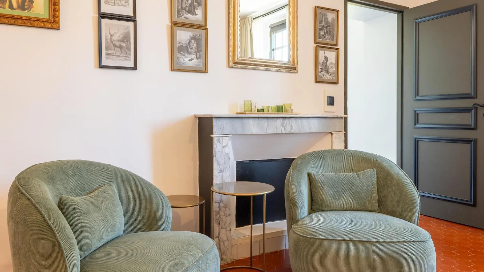 Mas Chateau Blanc Avignon Bed & Breakfast