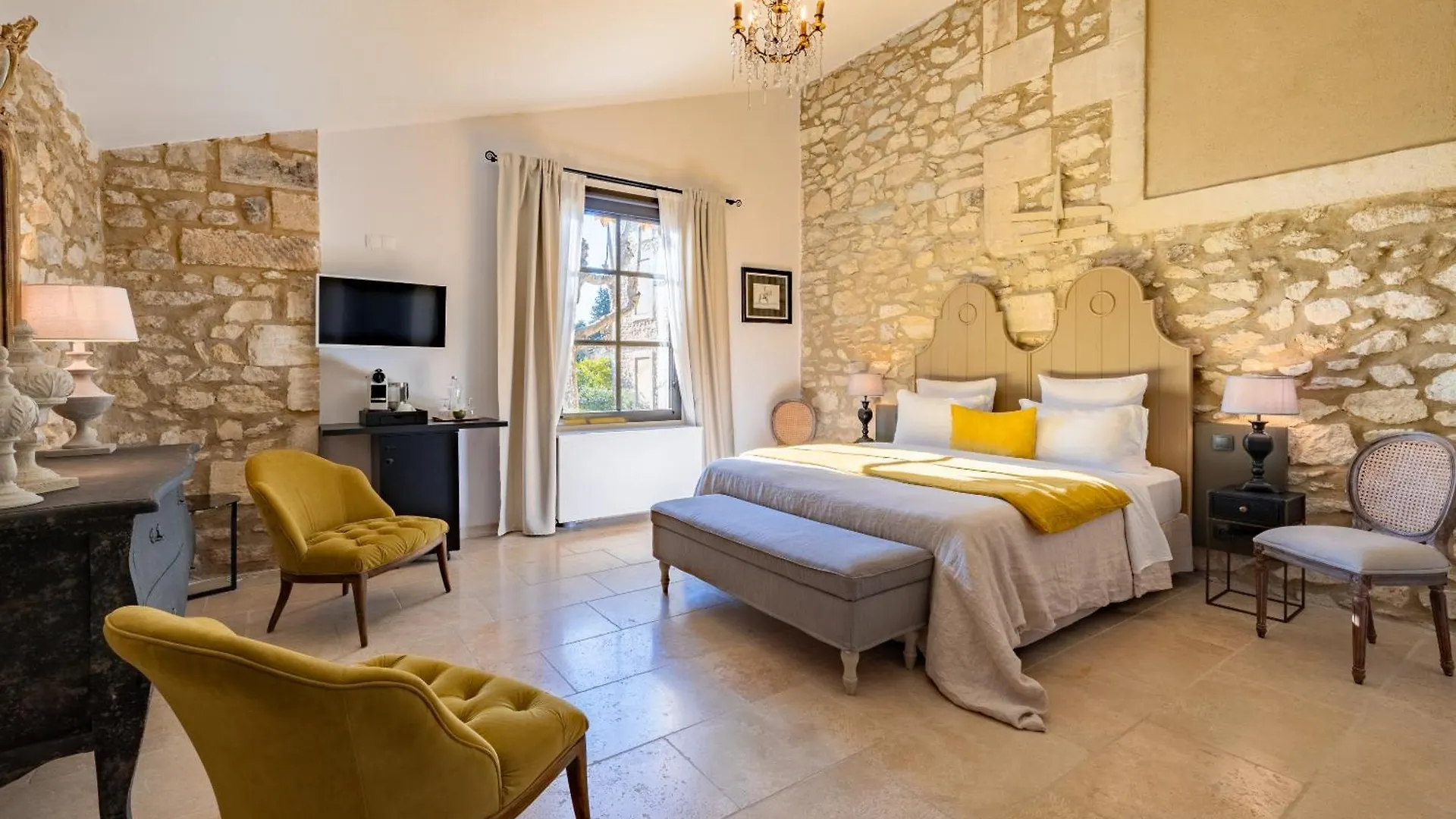 Mas Chateau Blanc Avignon France